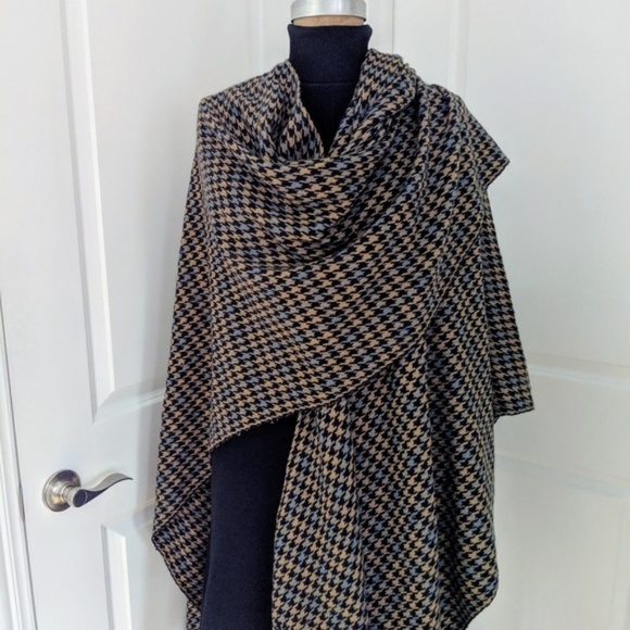 Avenue Jackets & Blazers - Houndstooth Ruana Wrap
